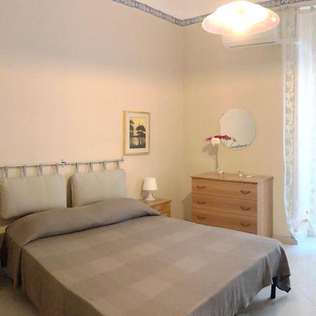 Apartment For 2 In Catania, B&B Le Voci Del Mercato Экстерьер фото